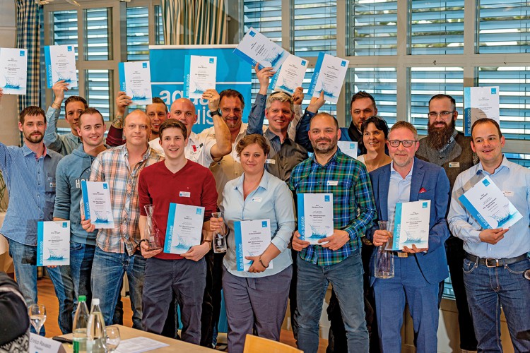 Diplome an Teilnehmer der Ausbildungskurse 2019 aqua suisse