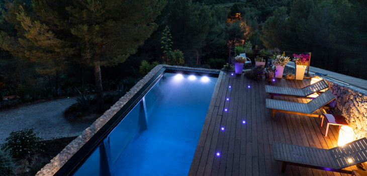 Night swimming pool lit by EvoLogic® LED projectors