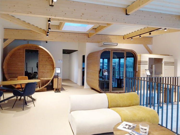 Showroom Aquilus Piscines & Spas Paray-le-Monial expo saunas