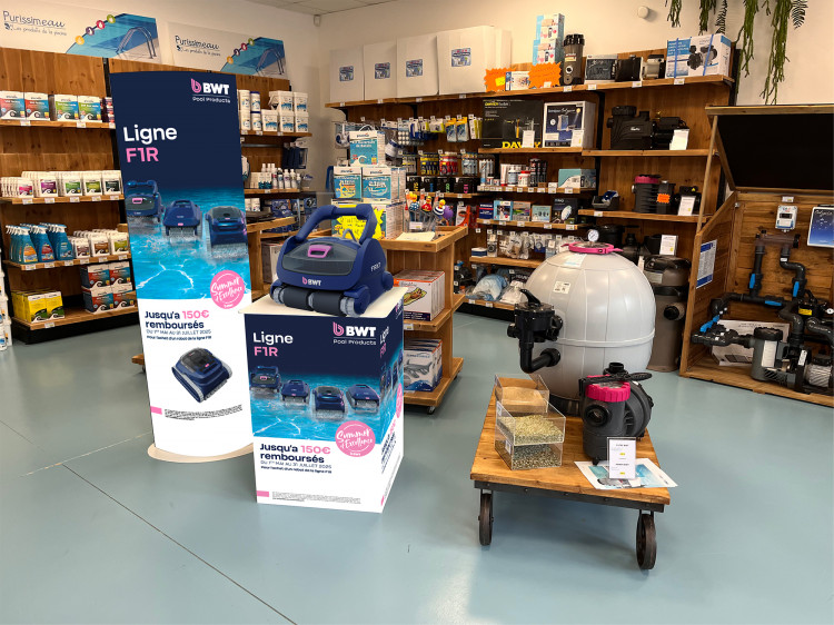 Totem et podium carton Summer of Excellence Robots BWT