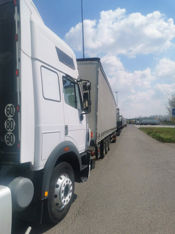 Camions convoi Pisciniers pour l'Ukraine en Roumanie
