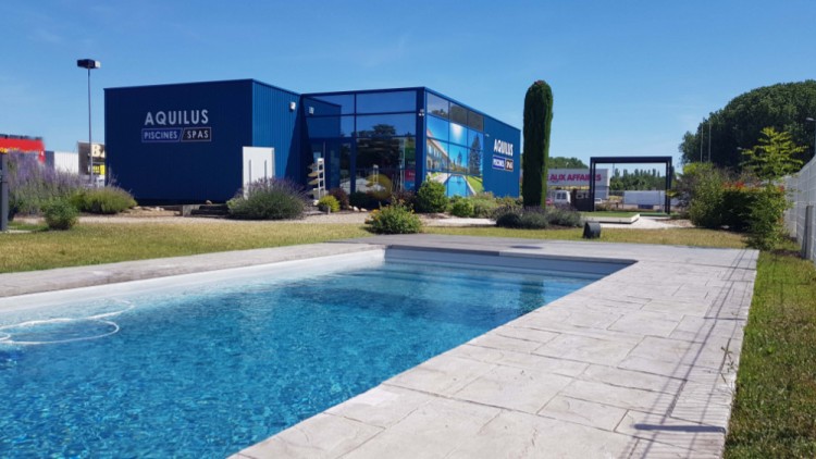réseau Aquilus recrute partenaires concession piscine et spa magasin