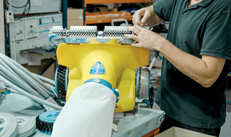 Assemblage d'un robot de nettoyage Hexagone