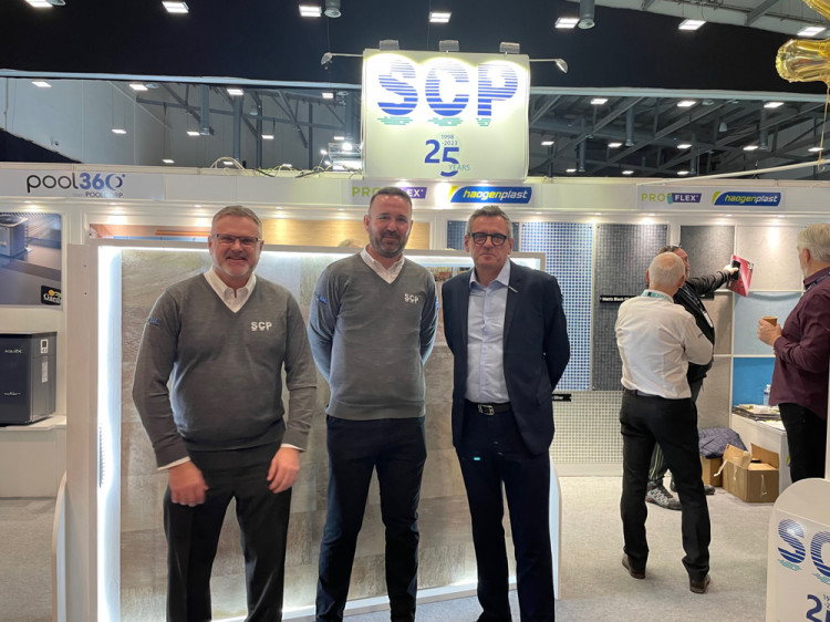 Ian PRATT, Simon COOK and Jean-Louis ALBOUY at the SCP Europe stand