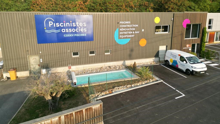 Enseigne « Piscinistes Associés »