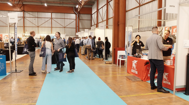 Mini salon avec exposition des nouveautés des fournisseurs pour la prochaine saison 2025 aux Skill Power Days de SCP Europe 