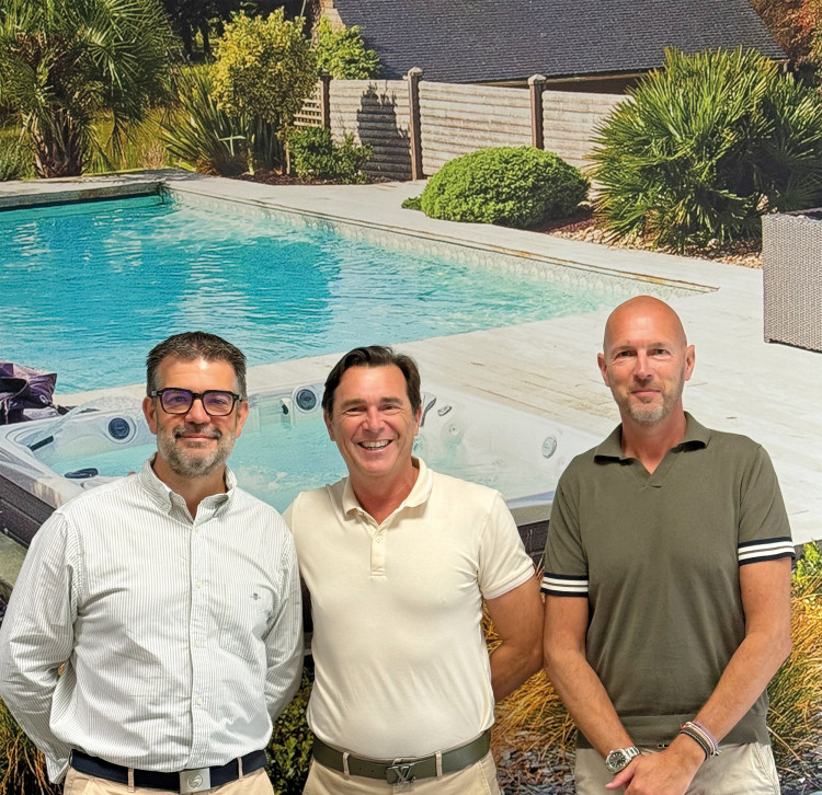 Mickaël Morin, David et Emmanuel de Carvalho Mondial Piscines wood