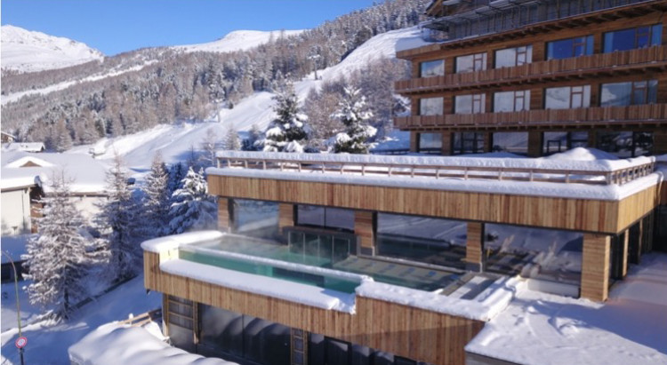 Piscina realizzata con tecnologia Klimapool Floating di Preformati Italia