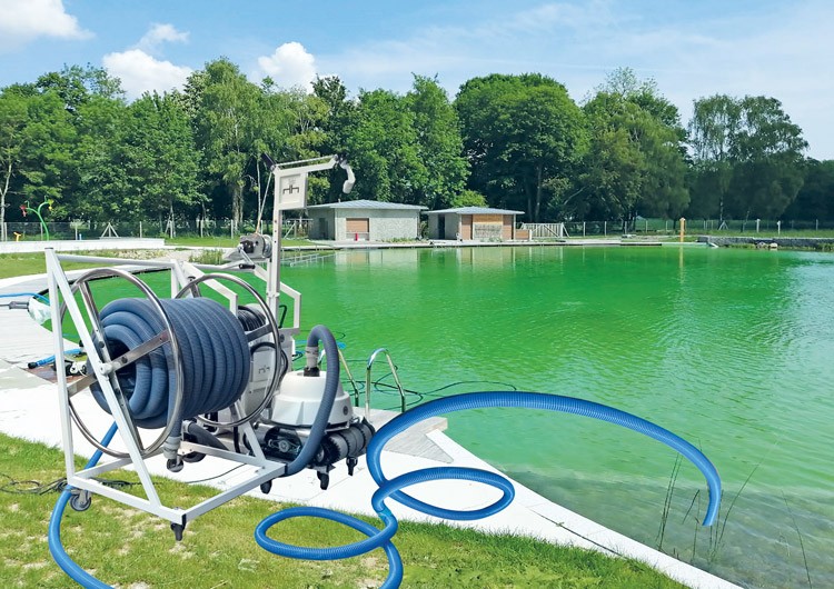 robot Biomatic d'Hexagone pour nettoyer les bassins naturels