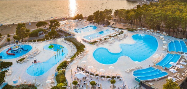 Outdoor pool "Ameba" Zaton Holiday Resort Dryden DAISY®