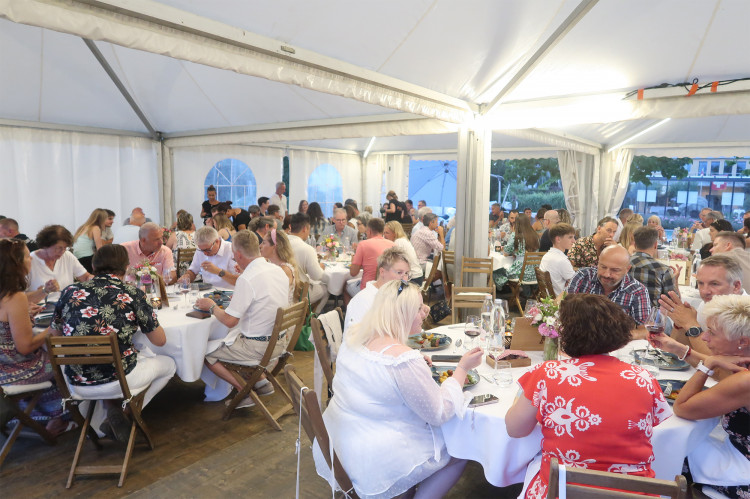 Die G&auml;ste genossen das Fest in vollen Z&uuml;gen