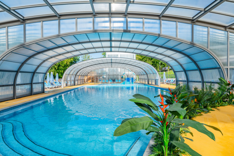 L'abri VEGAMETAL(TM) by Fluidra, conçu en deux structures distinctes