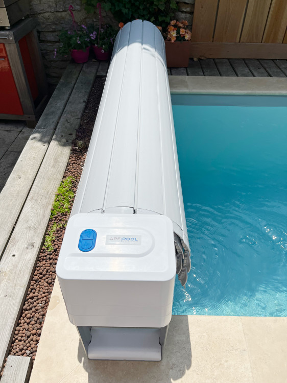 Pool Swift et boitier iBox couverture automatique hors-sol APF Pool Design