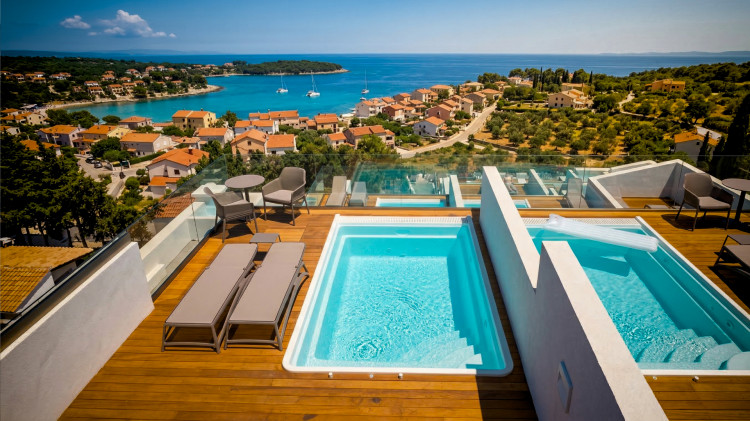 SkyMirror Pool on terrace AVi Piscine