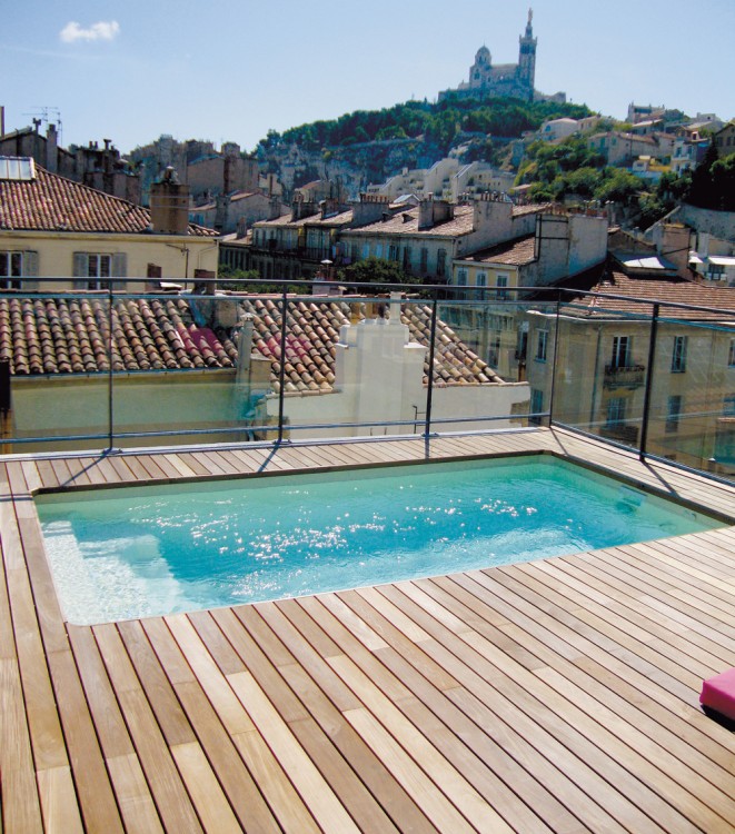 mini piscine sur terrasse toit en bois Génération piscine