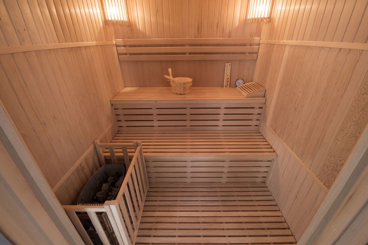 intérieur du sauna Red Stone de Pool star