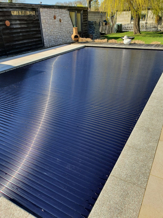 Pool cover with Black Edition slats