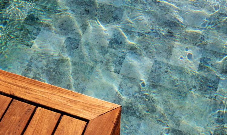 Piscine contemporaine mod&egrave;le VERDANT avec membrane arm&eacute;e piscine design effet carreaux 2 mm - rev&ecirc;tement haut de gamme