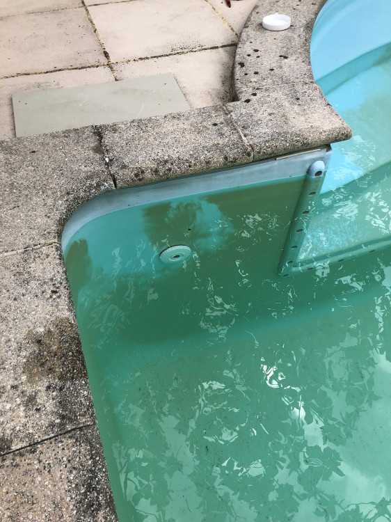 piscine tachée par présence de métaux