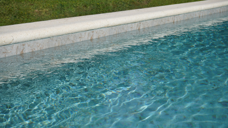 Mod&egrave;le Legacy de la collection VOGUE pour les piscines au caract&egrave;re affirm&eacute;