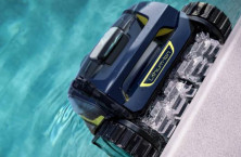 Pulire la piscina con la gamma di robot Freerider, senza filo, firmato da Zodiac