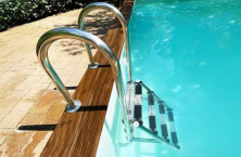 Easy Aqua Stairs, un nouveau syst&egrave;me pour transformer l&rsquo;&eacute;chelle de piscine en escalier 