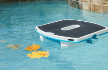 Dolphin Skimmi : nouveau nettoyeur de surface solaire pour la piscine