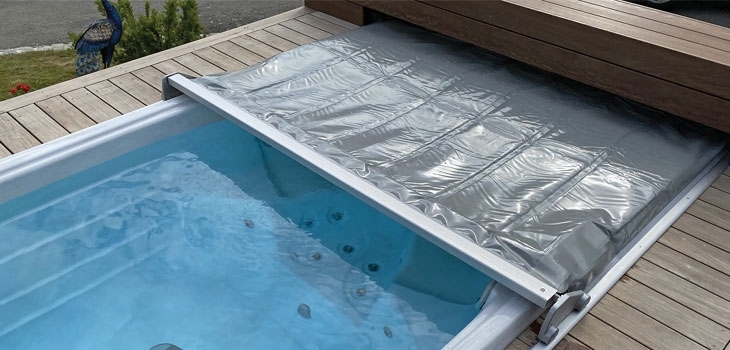 Spaflex, couverture isothermique sécurisant l'accès au spa, spa de nage de T&A 