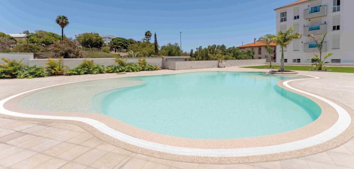 rev&ecirc;tement Renolit Piscine Decking Solid