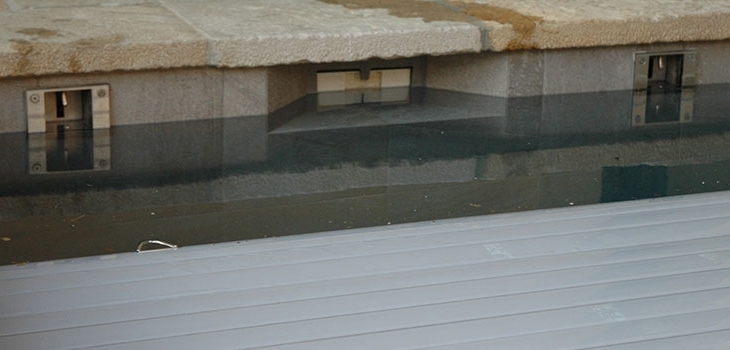 système de verrouillage automatique pour couvertures de piscine Cover Lock d'Aqua Cover