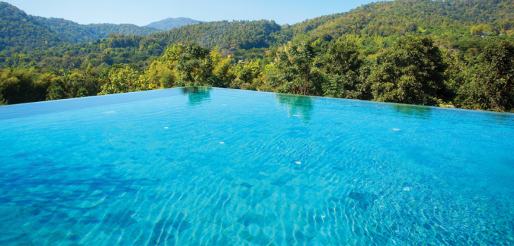 Les sels des Salins du Midi pour une eau de piscine claire et saine